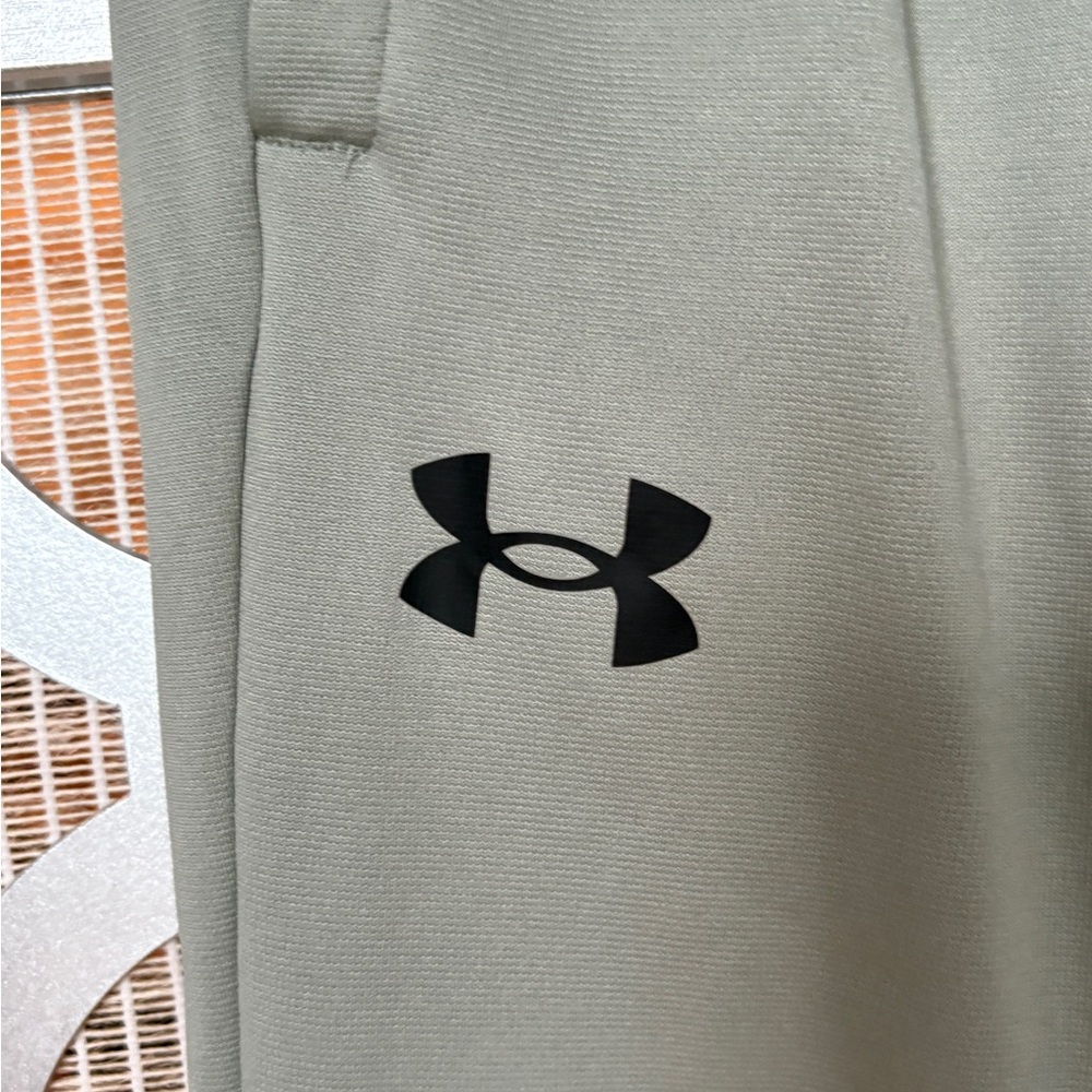 Under Armour Men's Light Gray Joggers - Picture 4 of 7